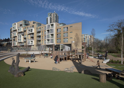 Woodberry Down Wood park side