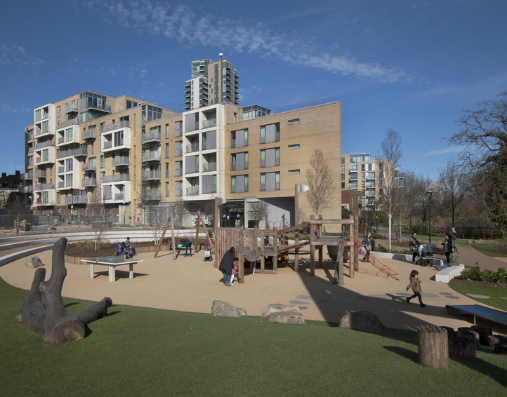 Woodberry Down Wood park side
