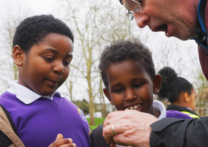 Mike Dilger And The Year 2 Kids Visit Heybourne Park And Gardens (1)