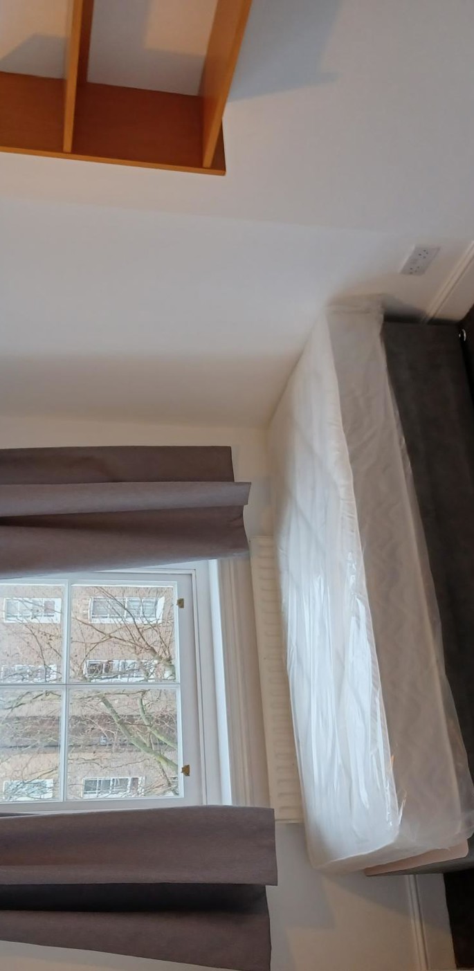 Bedroom with single bed