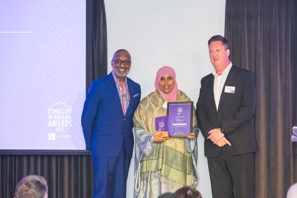 Hawa Abdi winning her award.